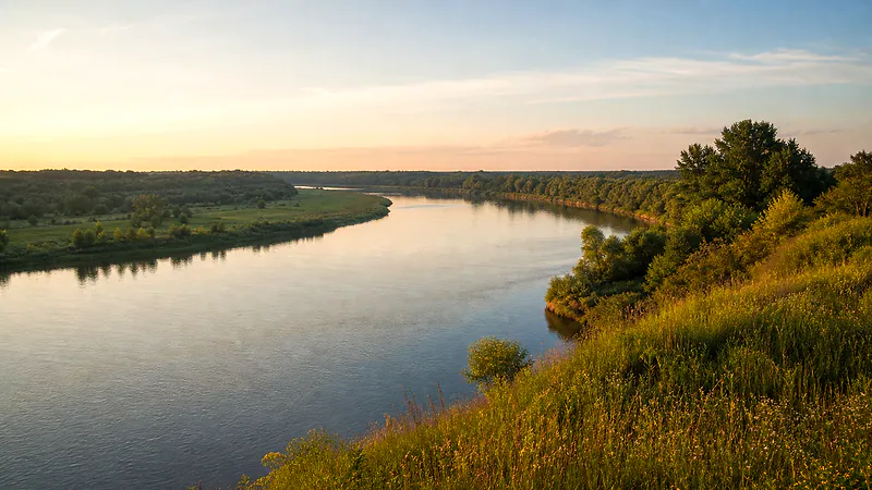 Берег Прута у Леушень