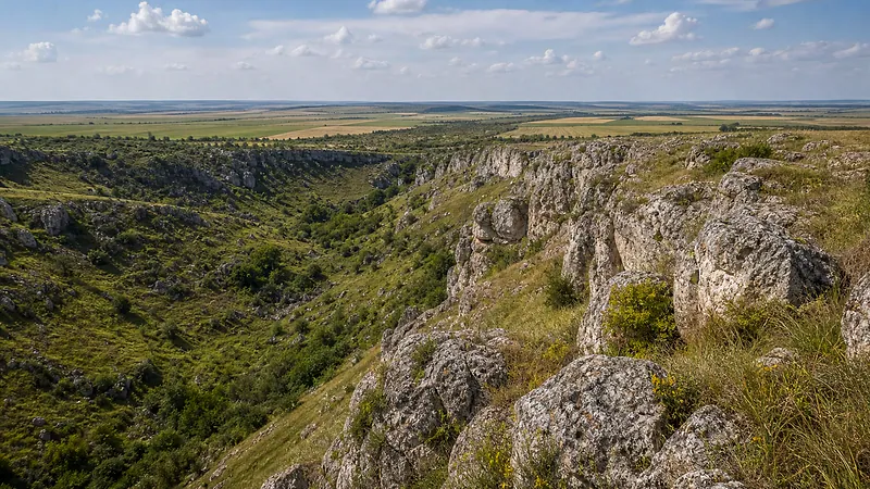 Ущелье в толтрах у села Почумбень, Рышкань
