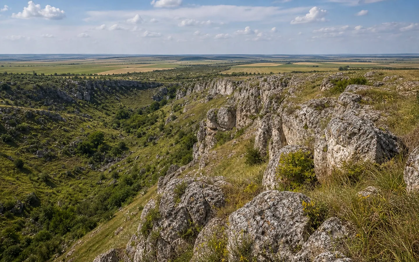Ущелье в толтрах у села Почумбень, Рышкань
